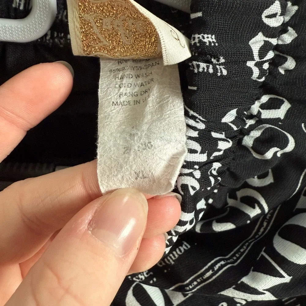 Zadie b’s Newsprint Women's Outfit - Picture 3 of 3